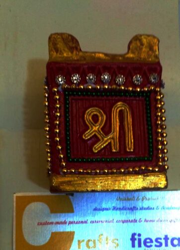 Clay handpainted ballchain decorated tealight holders