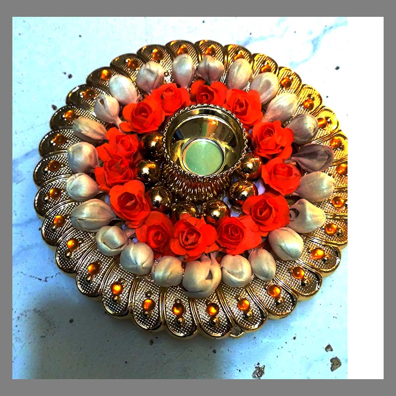 Golden plate pearls floral LED light holder