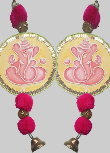 Pompom hanging pair (resin coated)